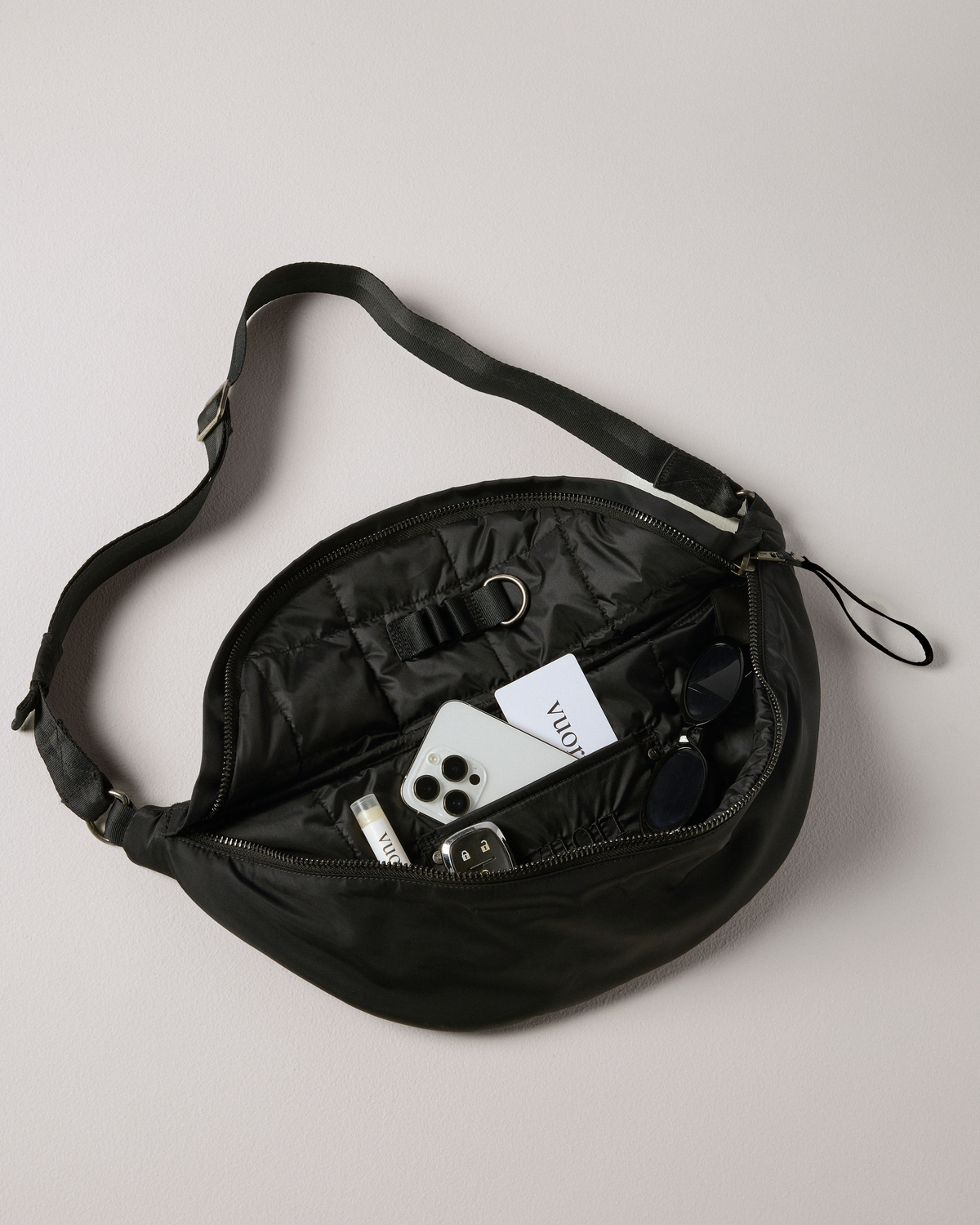 Vuori Arden Crescent Sling | Black