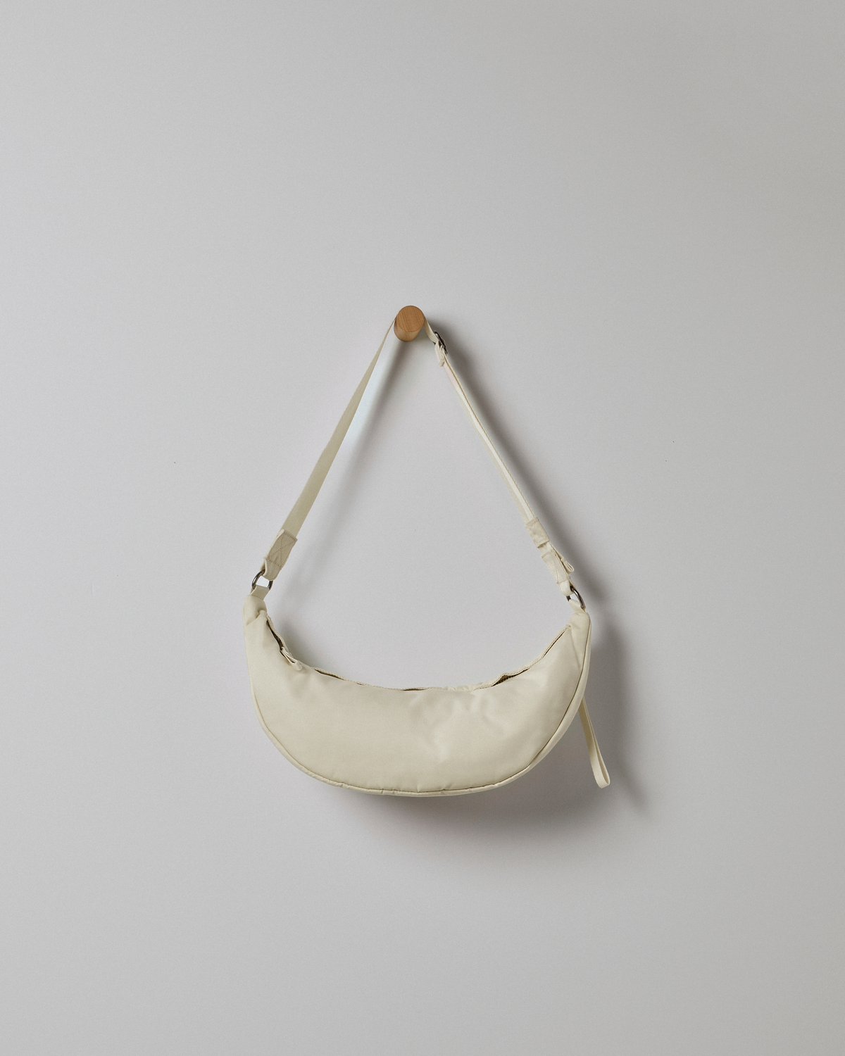 Vuori Arden Crescent Sling | Bone