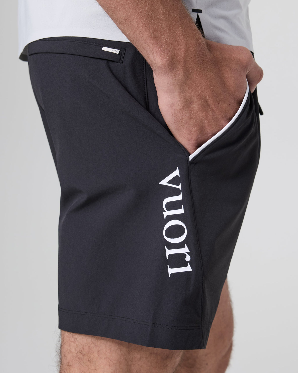 Crosscourt Short Unlined 7| Black Logo Graphic