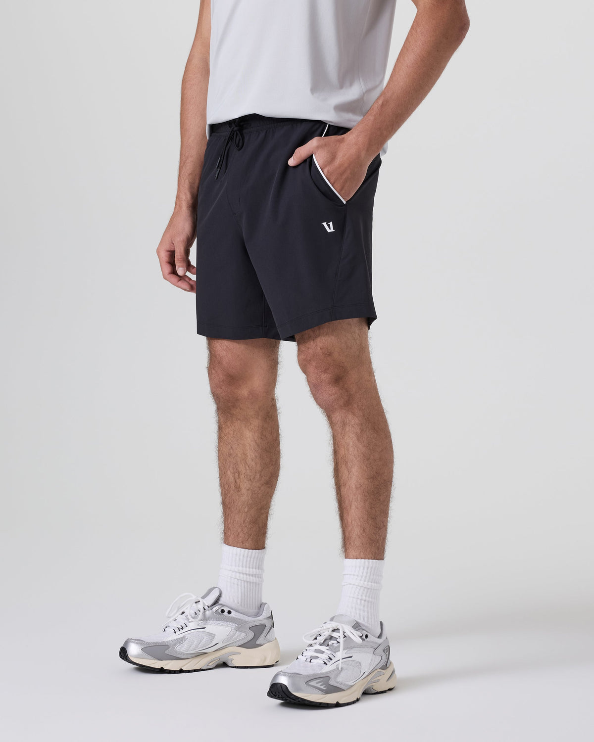 Crosscourt Short Unlined 7| Black Logo Graphic