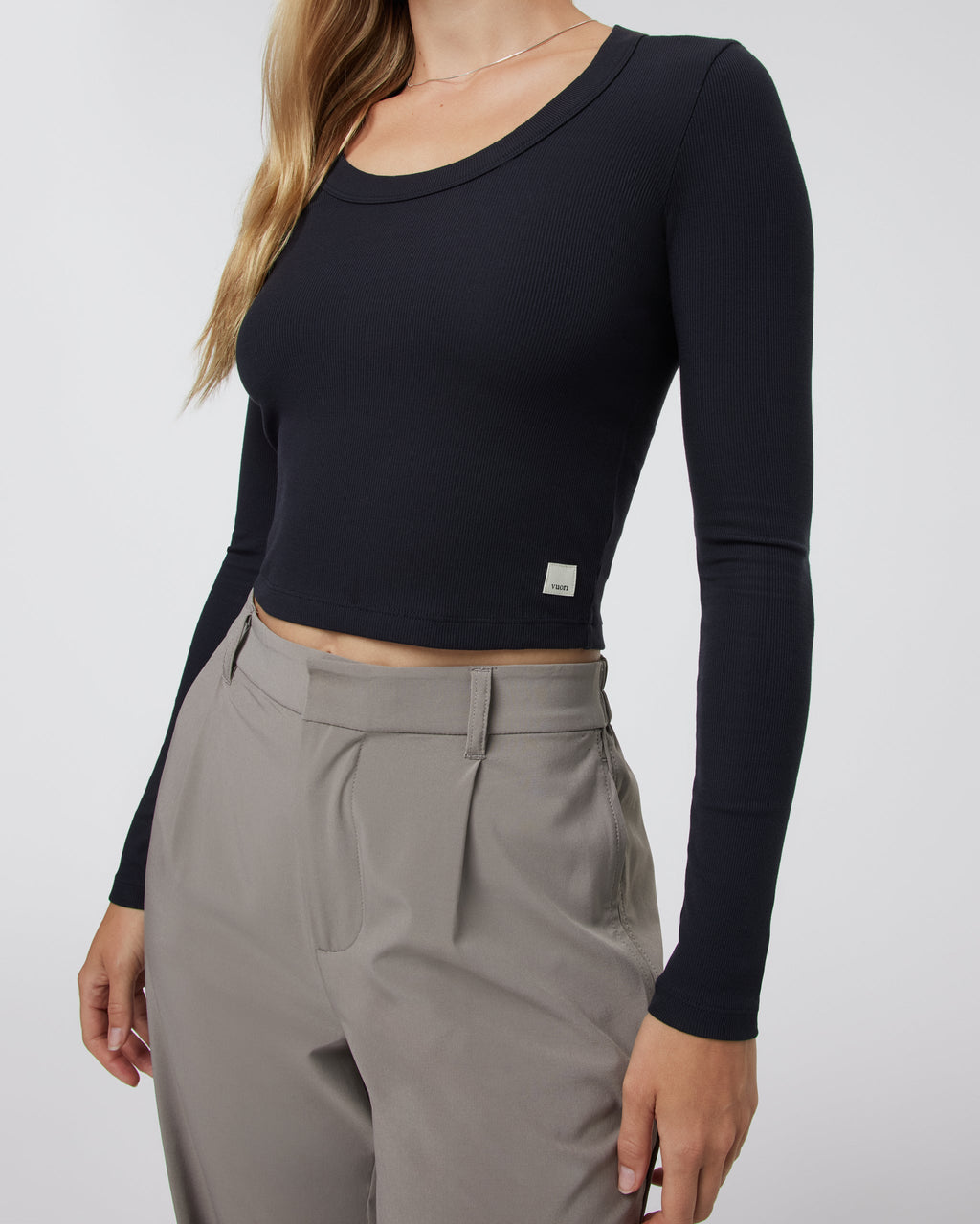 Long Sleeve Pose Scoop Tee | Black