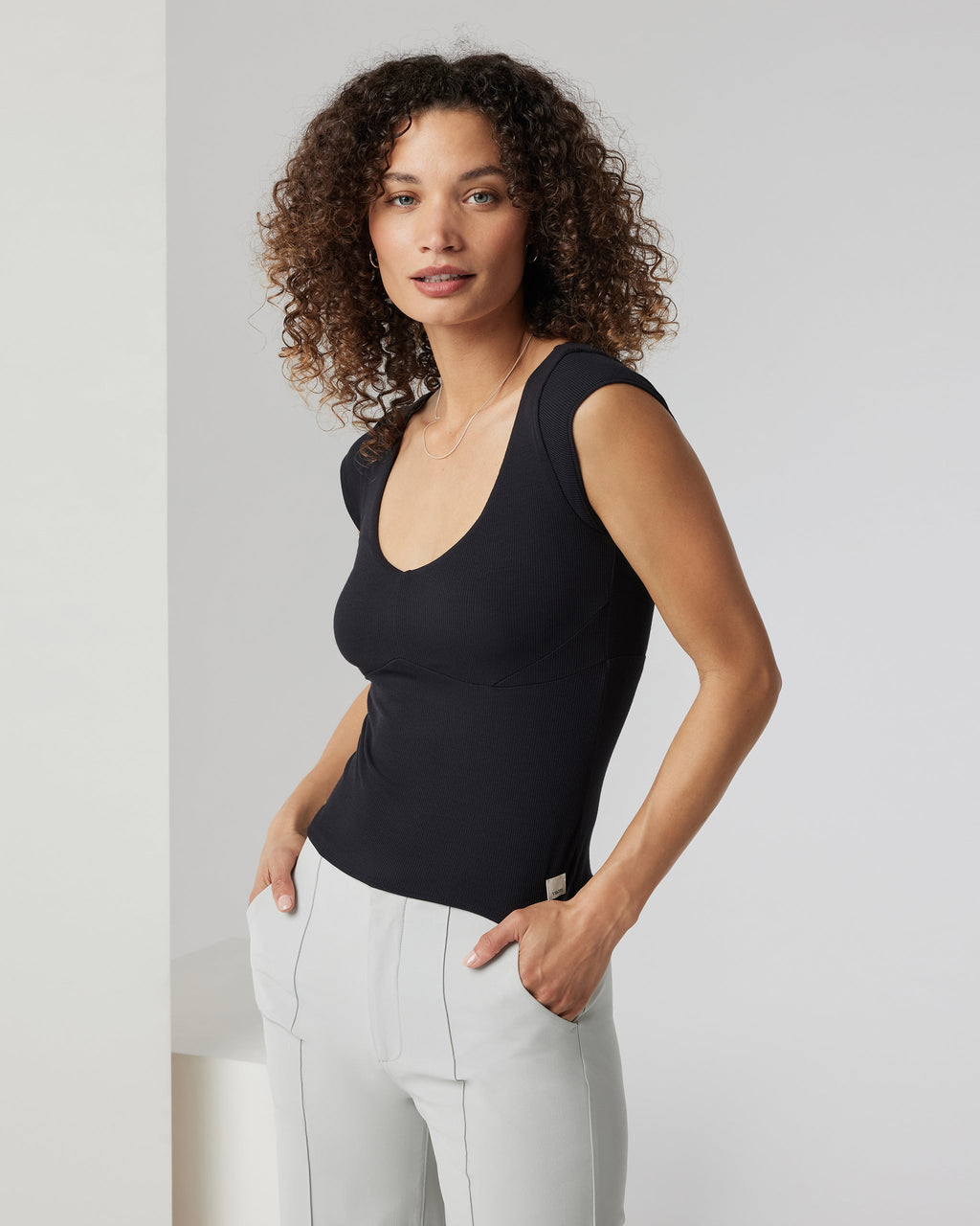 Sleeveless Cove V Neck | Black
