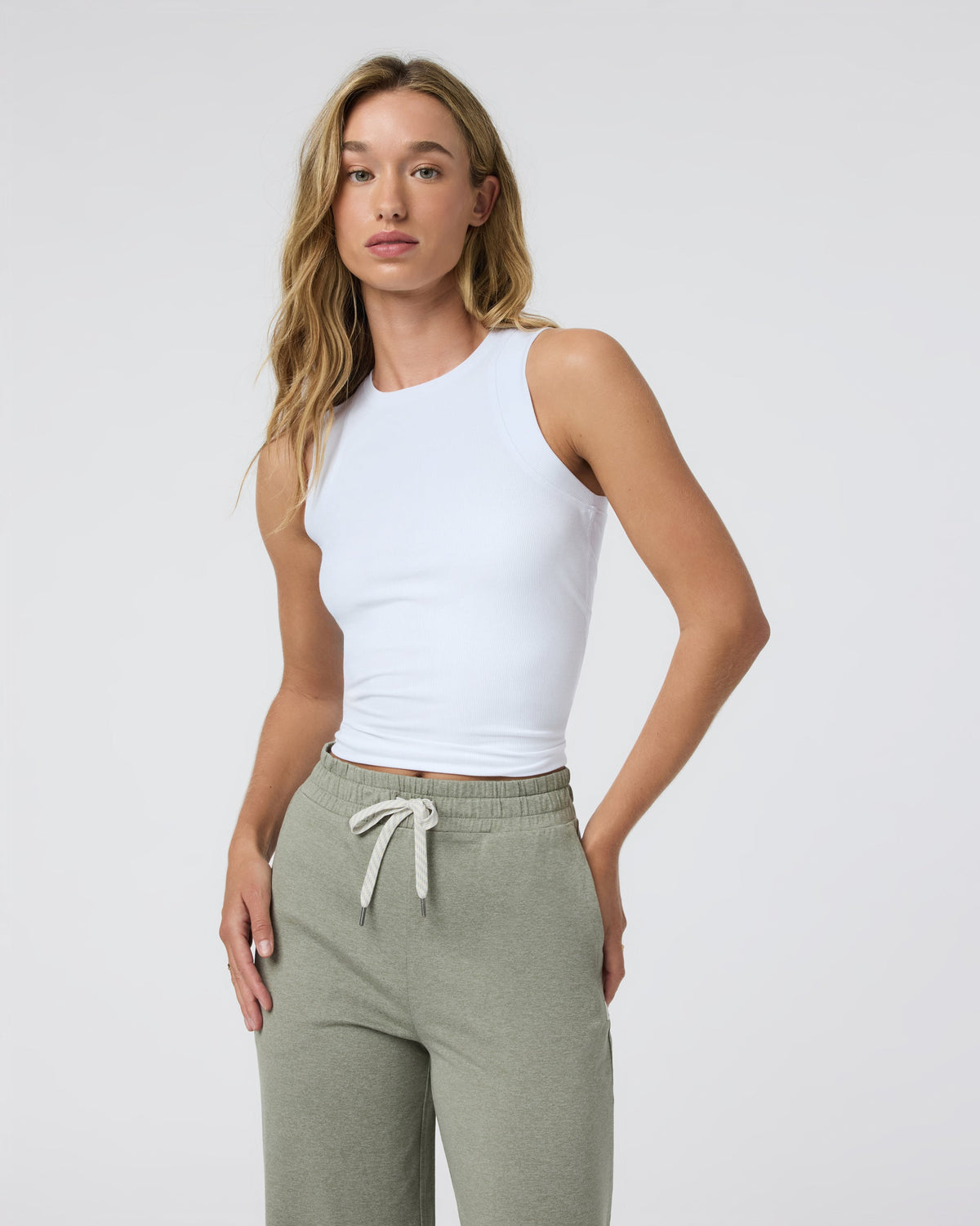 Pose Modern Tank | White