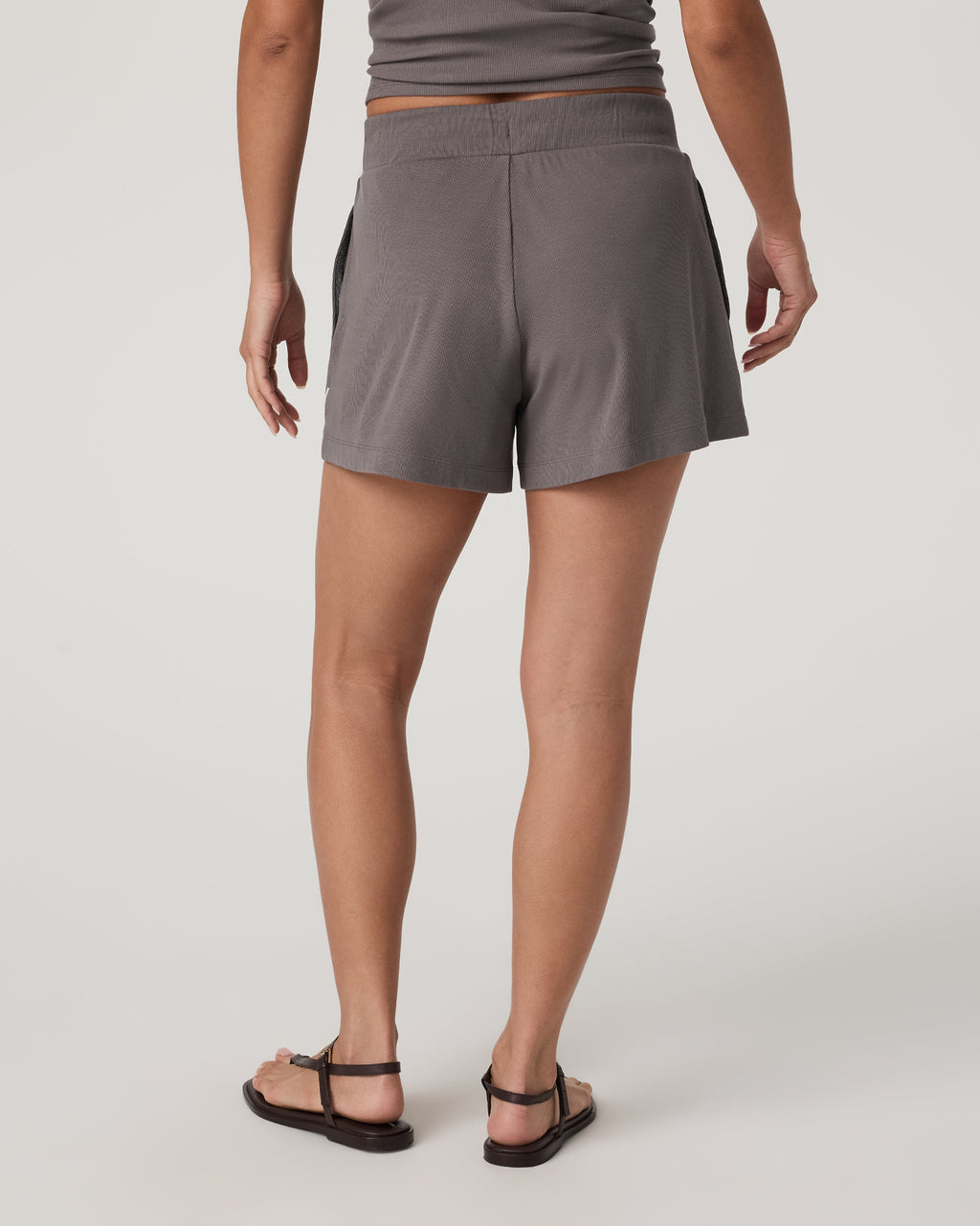 Pose Short | Chia