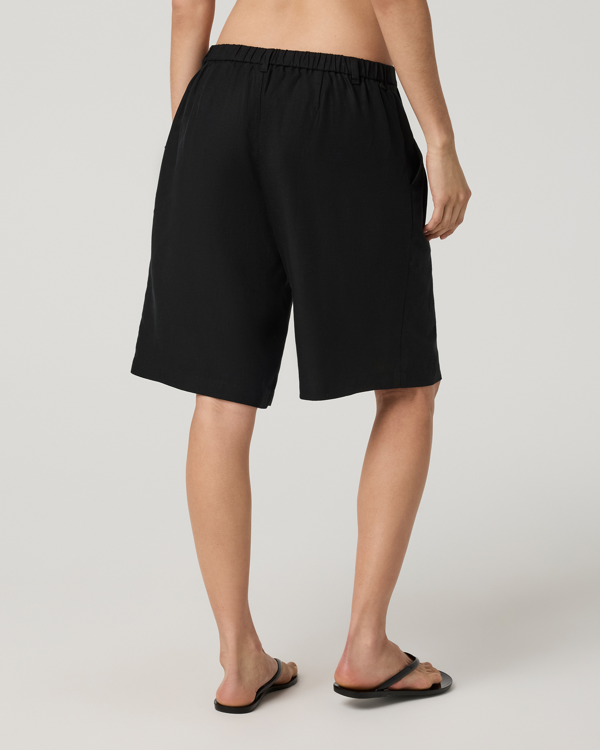 Trestles Low Slung Trouser Short | Black