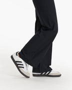 Womens Vuori Meta™ Wideleg Pant - Short | Black