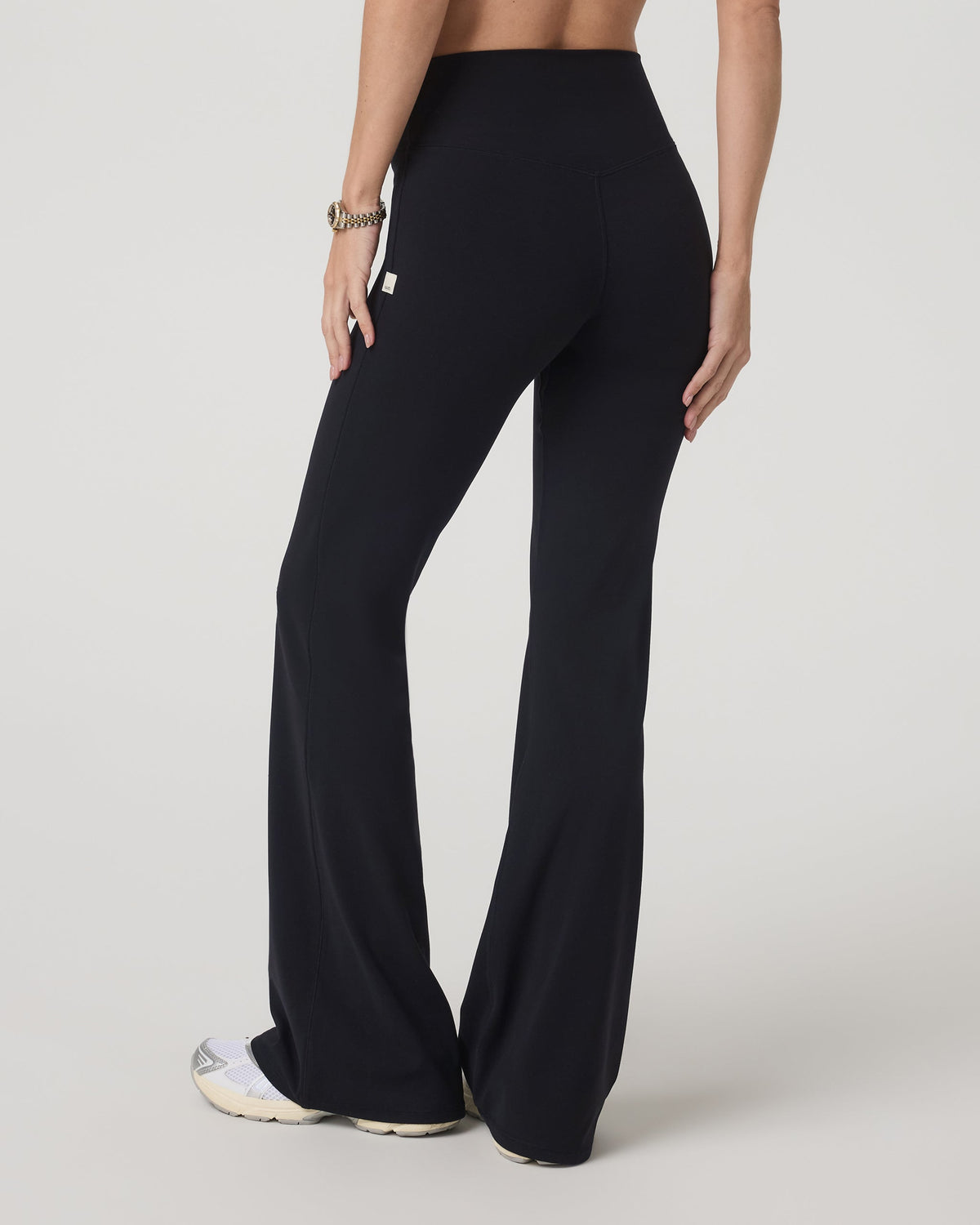 Vuori AllTheForm™ Flare | Black