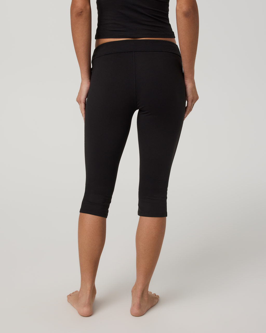 Halo Low Rise Crop Pant | Solid Black