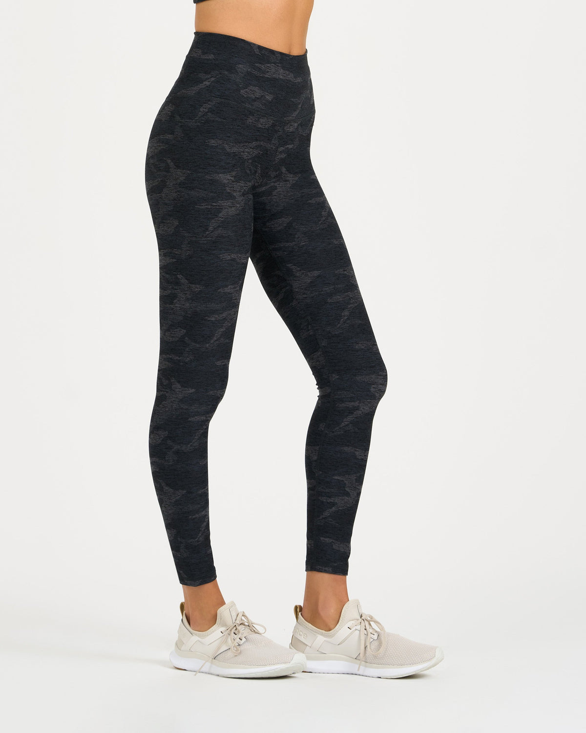 Clean Elevation Legging | Black Camo
