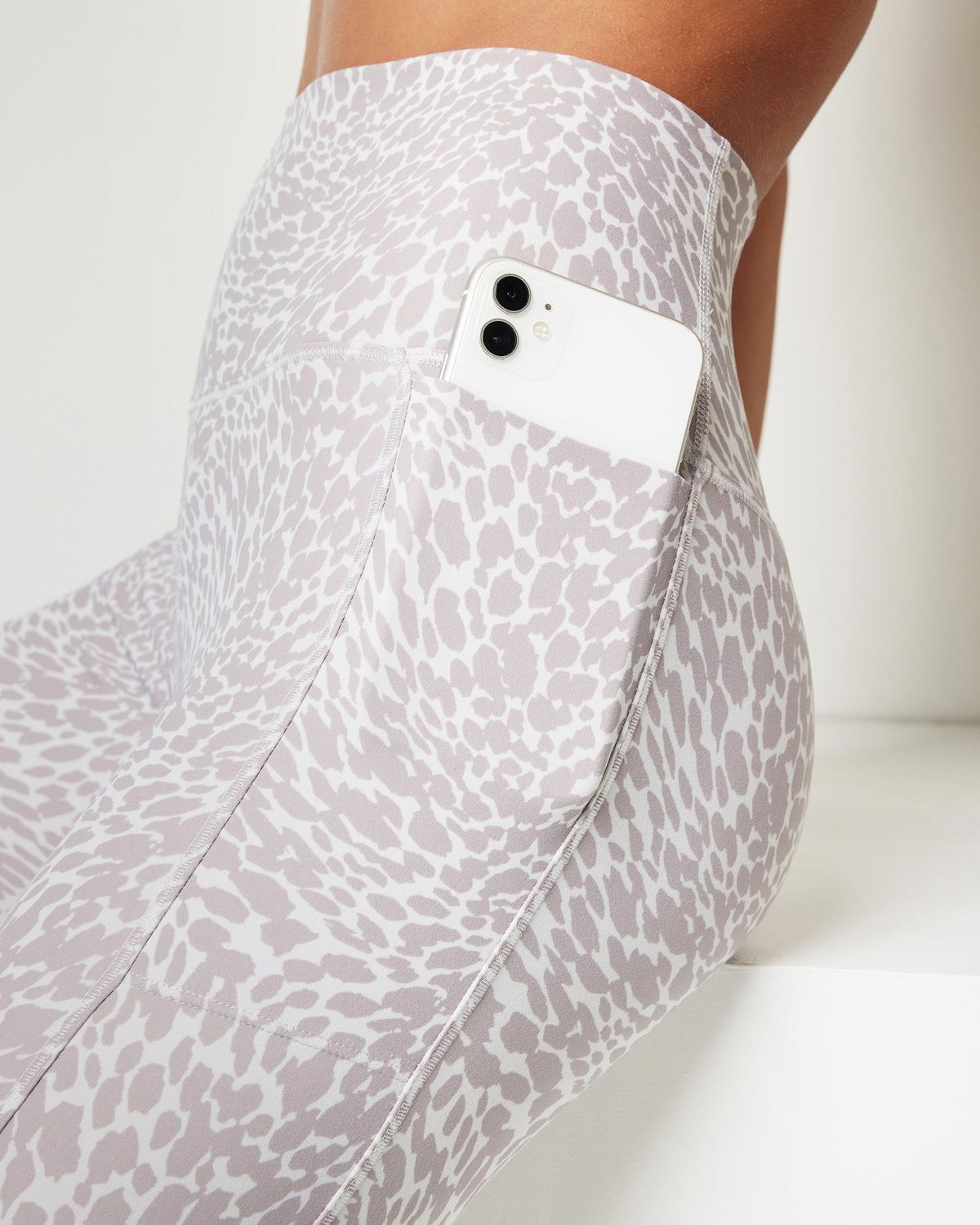 Studio Pocket Legging | Salt Blurred Torrent
