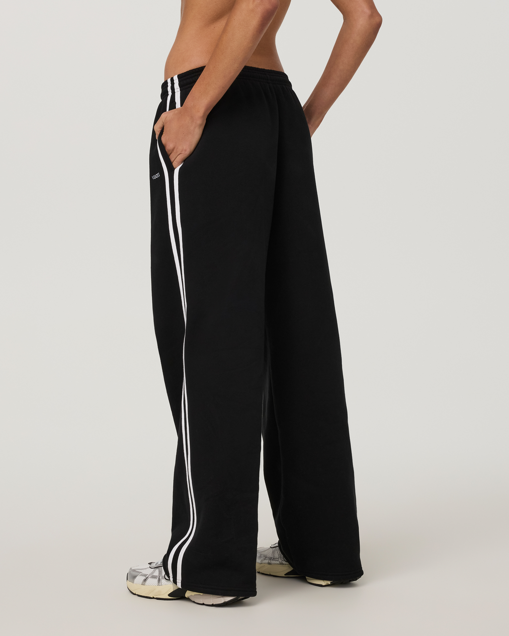 Restore Straight Leg Track Sweatpant | Black